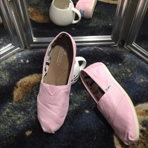 Classic Toms in pink pale color